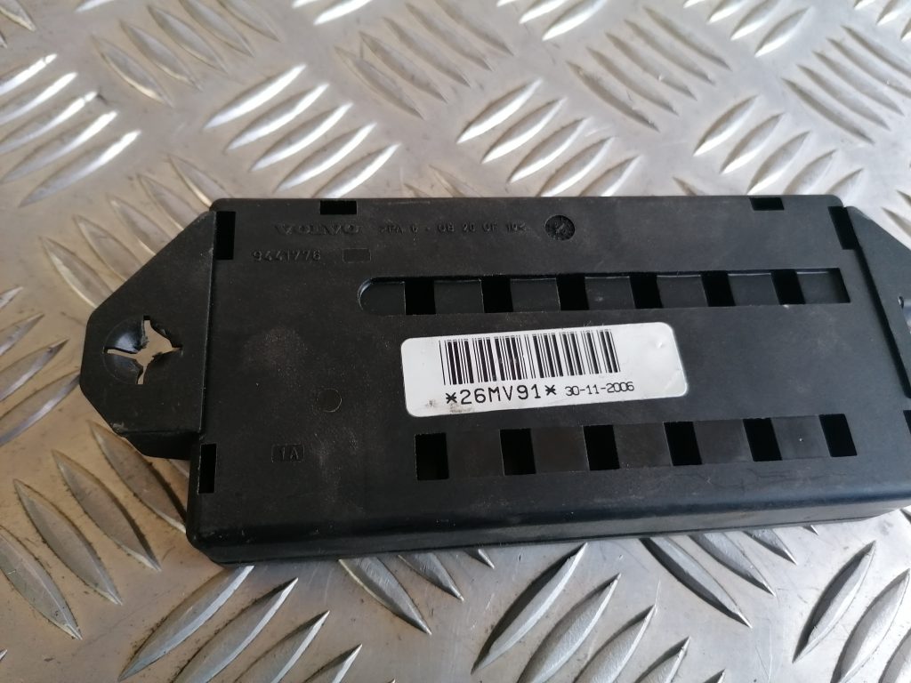 Drošinātāju relejas kaste priekš VOLVO XC70 2007 3 Drošinātāju relejas kaste priekš VOLVO XC70 2007