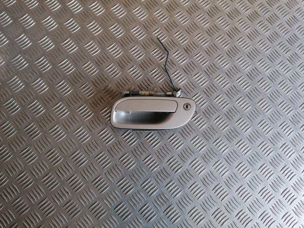 Priekšējāis kreisais durvju rokturis priekš VOLVO XC70 2007 1 Priekšējāis kreisais durvju rokturis priekš VOLVO XC70 2007