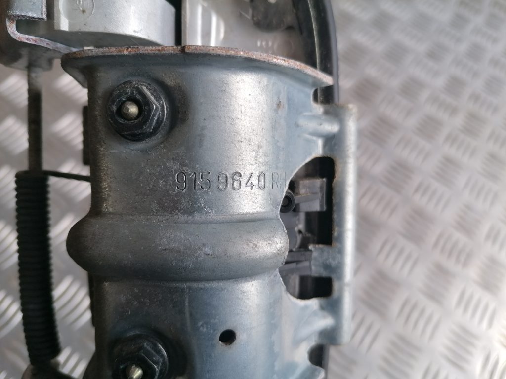 Aizmugurējāis labais durvju rokturis priekš VOLVO XC70 2007 3 Aizmugurējāis labais durvju rokturis priekš VOLVO XC70 2007