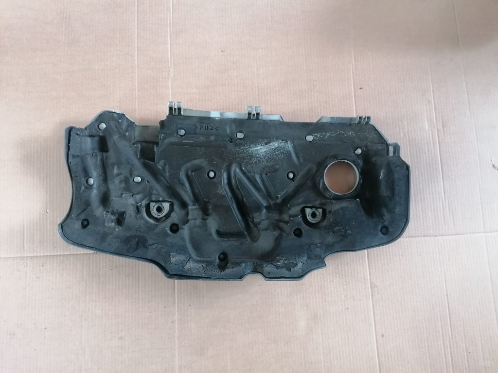 Dzinēja dekoratīvais vāks priekš VOLVO XC70 2007 2 Dzinēja dekoratīvais vāks priekš VOLVO XC70 2007