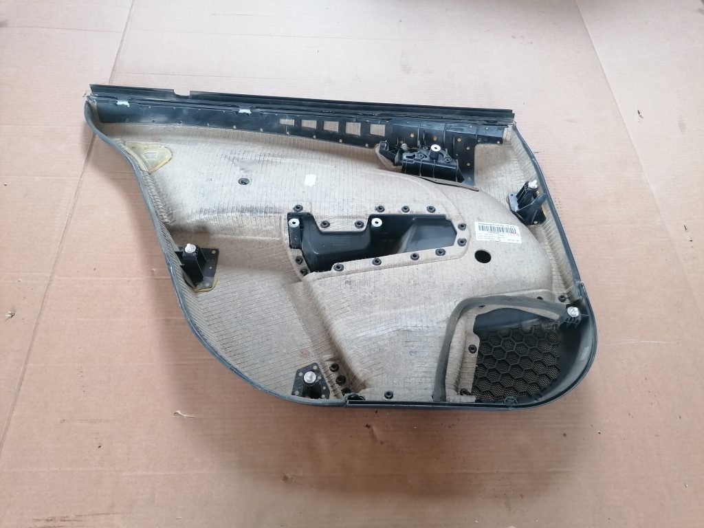 Aizmugurējo labo durvju apdare priekš OPEL ASTRA H 2005