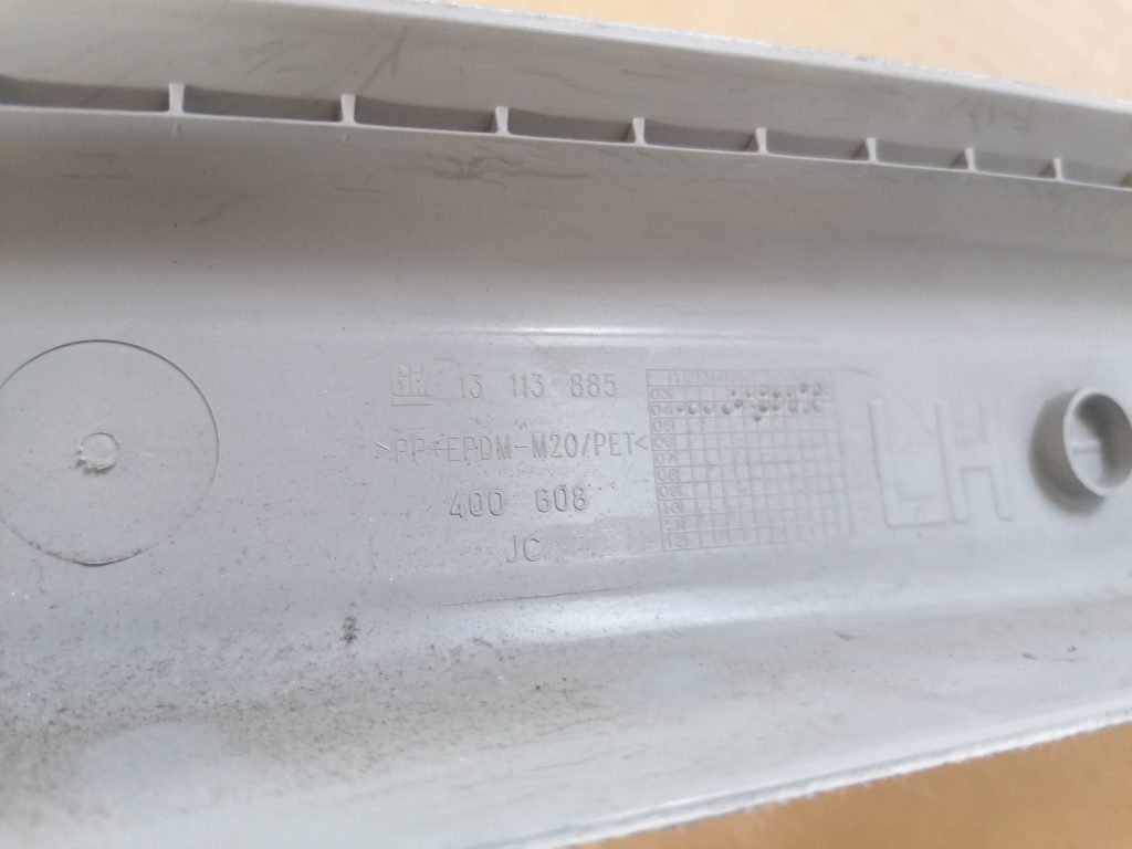 Priekšējas salona statnes apdare priekš OPEL ASTRA H 2005