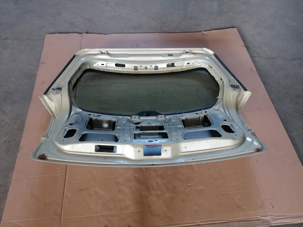 Bagāžnieka vāks priekš OPEL ASTRA H 2005 2 Bagāžnieka vāks priekš OPEL ASTRA H 2005