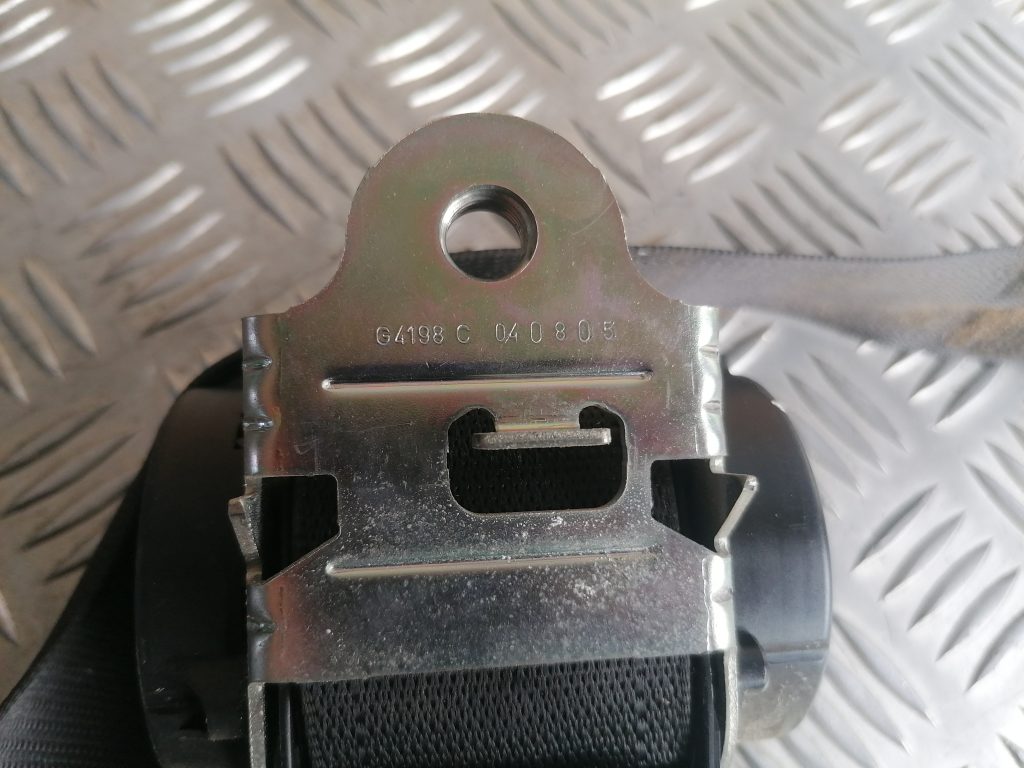 Aizmugurējā labā drošības josta priekš OPEL ASTRA H 2005 2 Aizmugurējā labā drošības josta priekš OPEL ASTRA H 2005