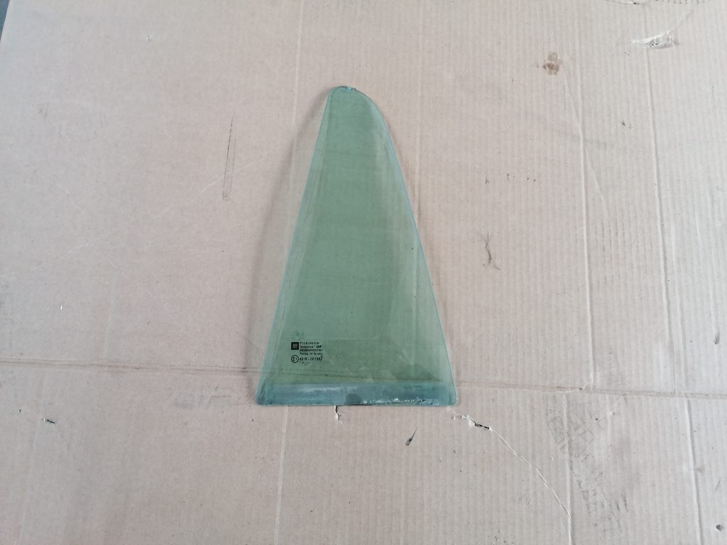 Kreiso durvju stūra stikls priekš OPEL ASTRA H 2005 1 Kreiso durvju stūra stikls priekš OPEL ASTRA H 2005