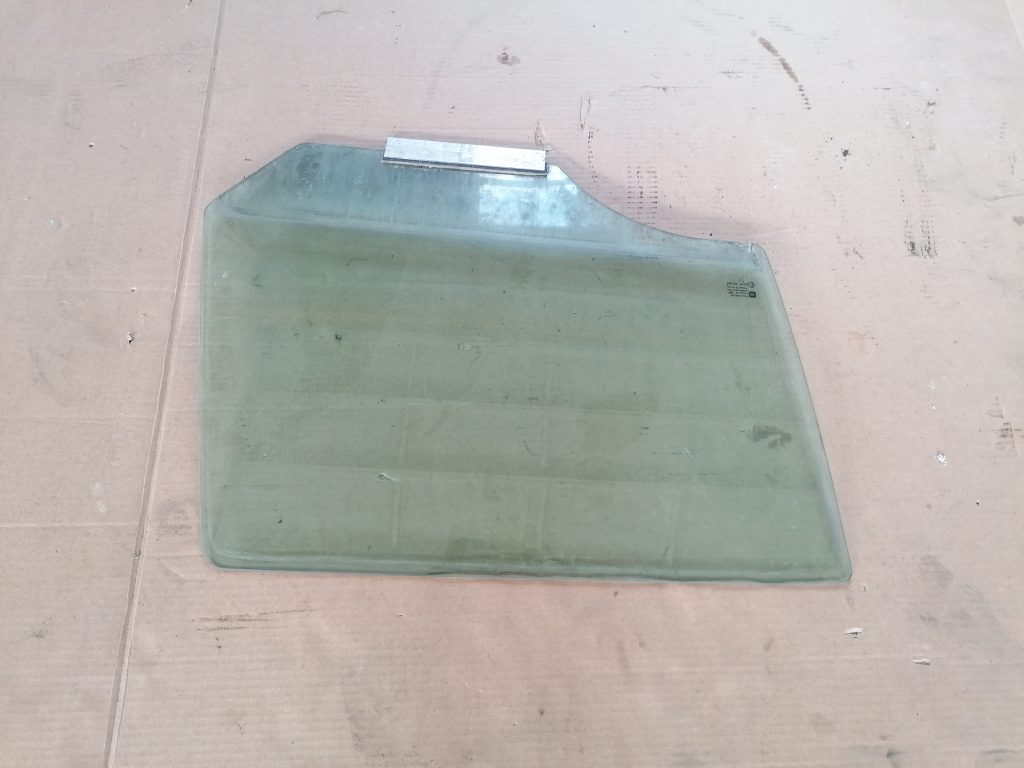 Aizmugurējo labo durvju stikls priekš OPEL ASTRA H 2005