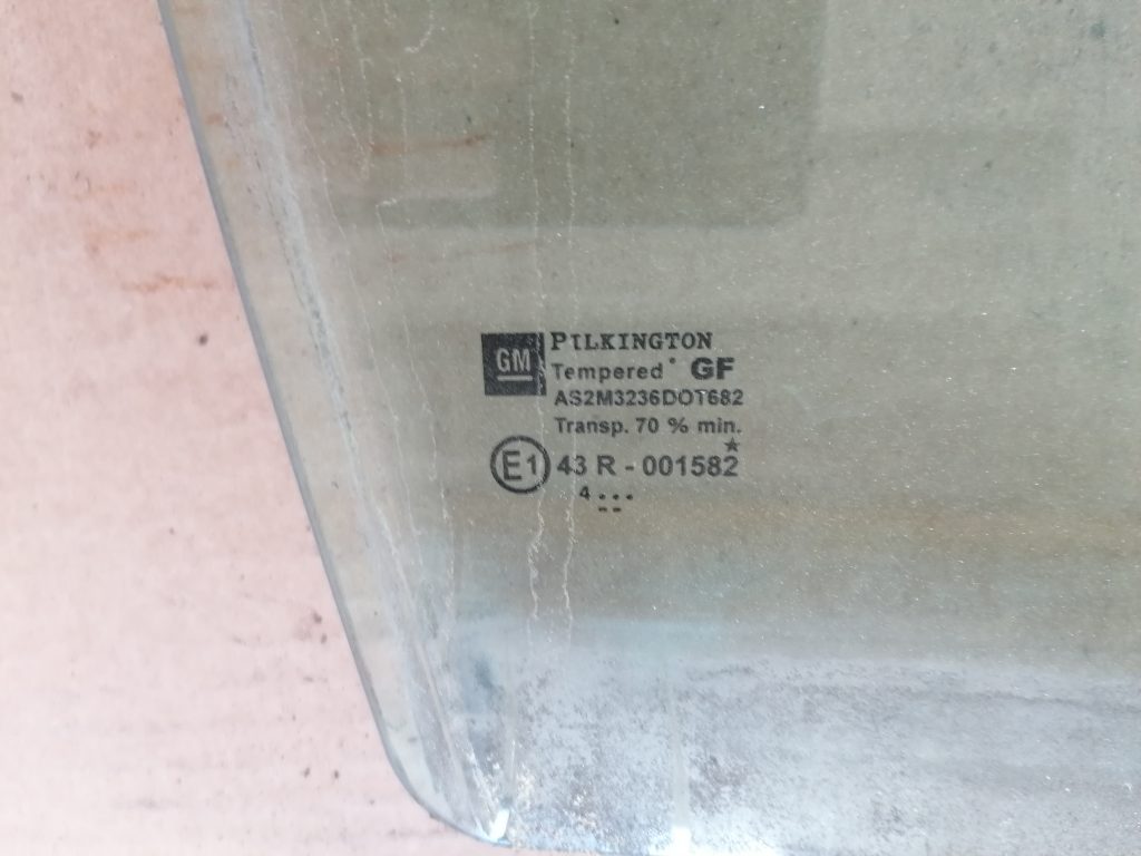 Aizmugurējo labo durvju stikls priekš OPEL ASTRA H 2005