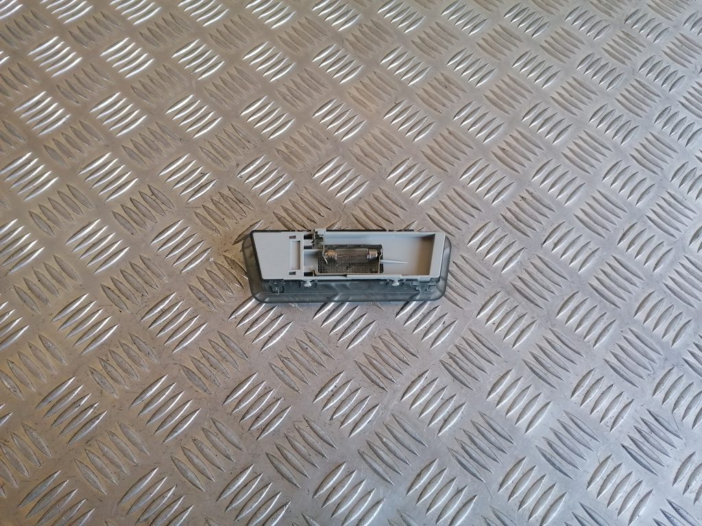 Priekšējo sēdvietu apgaismojums priekš OPEL ZAFIRA 2004 2 Priekšējo sēdvietu apgaismojums priekš OPEL ZAFIRA 2004