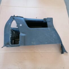 Bagāžnieka nodalījuma sānu apdare priekš OPEL ZAFIRA 2004