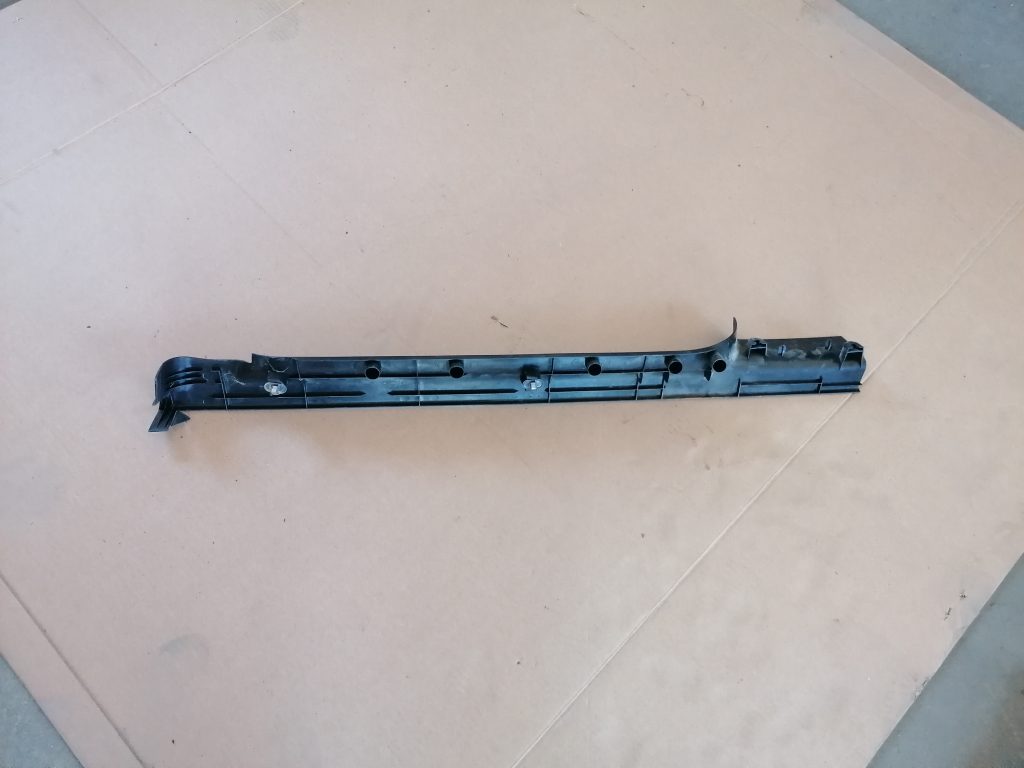 Sliekšņa aizmugurēja laba uzlika (salonā) priekš OPEL ZAFIRA 2004 2 Sliekšņa aizmugurēja laba uzlika (salonā) priekš OPEL ZAFIRA 2004