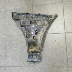 Aizmugurējā spārna un bufera stiprinājums priekš BMW 525 E60 2006 OLIVE