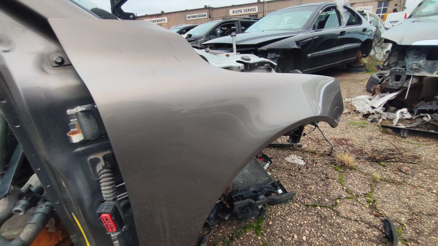 Priekšējais labais spārns priekš VOLVO S80 2007 GREY