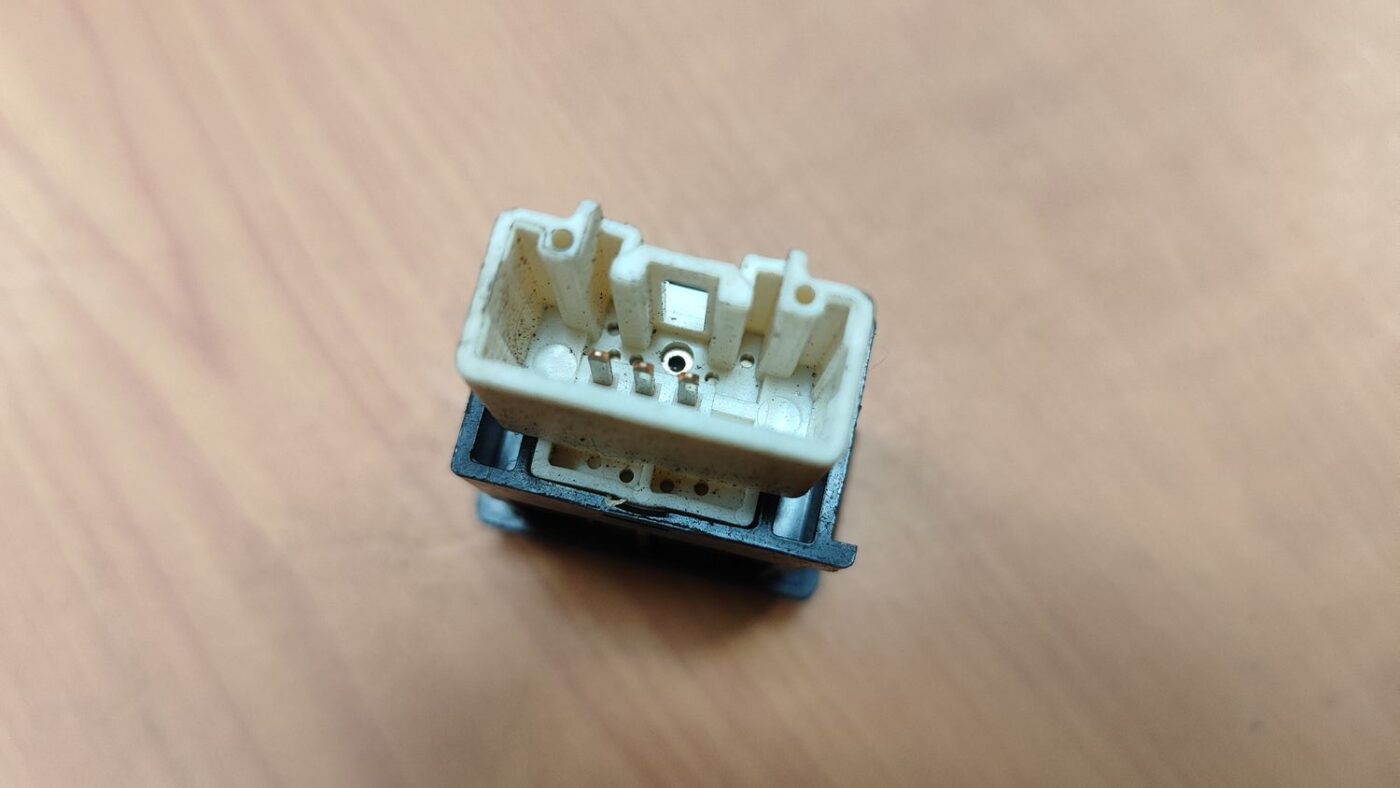 Drošības spilvena izslēgšanas slēdzis priekš MAZDA 6 2006 3 Drošības spilvena izslēgšanas slēdzis priekš MAZDA 6 2006