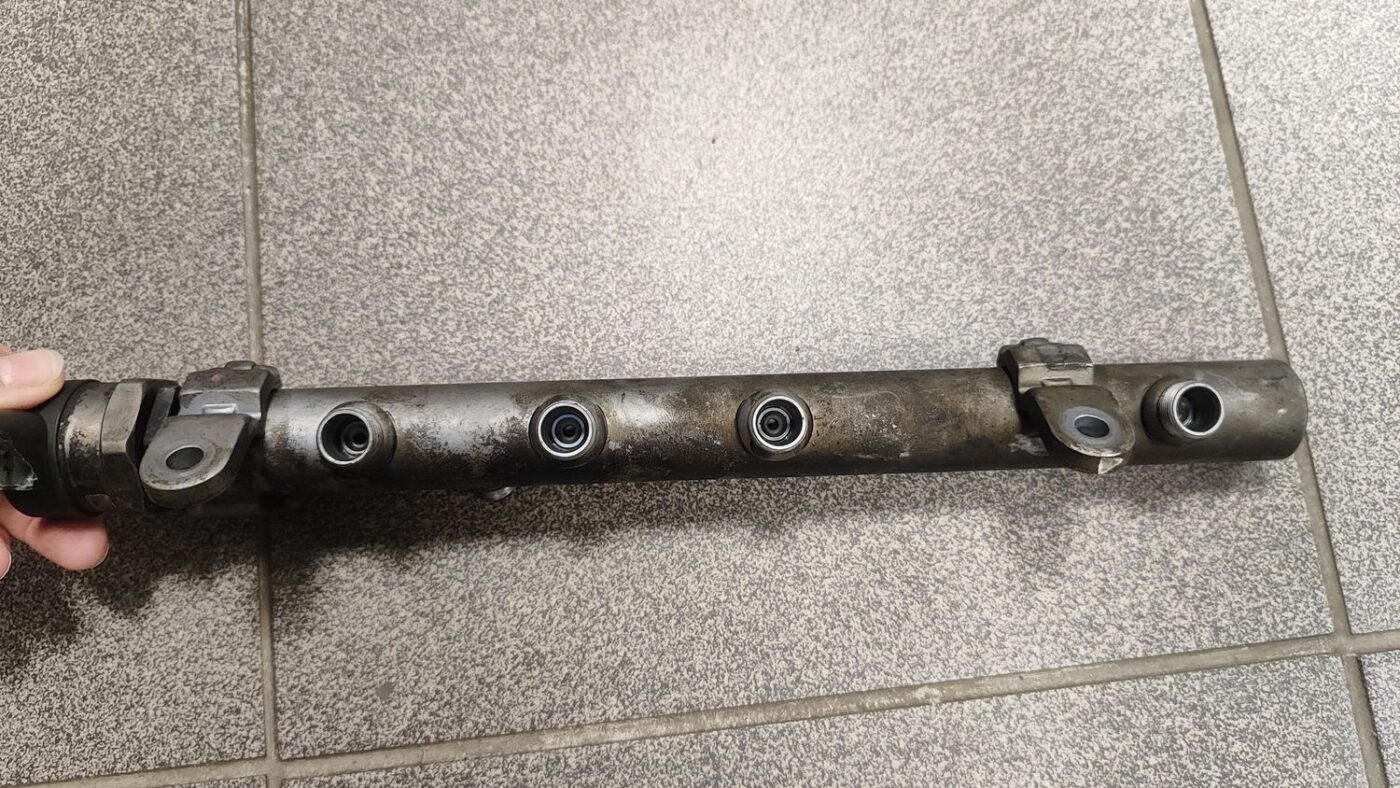 Degvielas sadales caurule priekš MERCEDES BENZ ML320 2005 BLACK