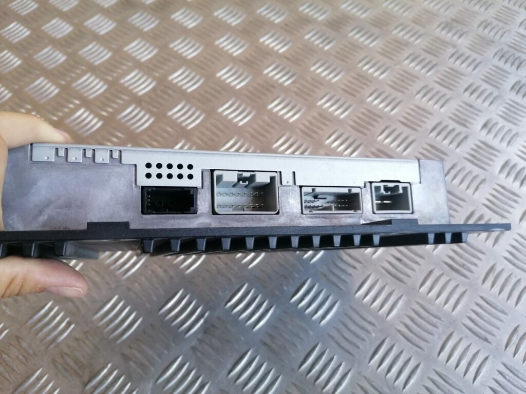 Audio pastiprinātāja bloks priekš VOLVO C30 2008 SILVER 2 Audio pastiprinātāja bloks priekš VOLVO C30 2008 SILVER