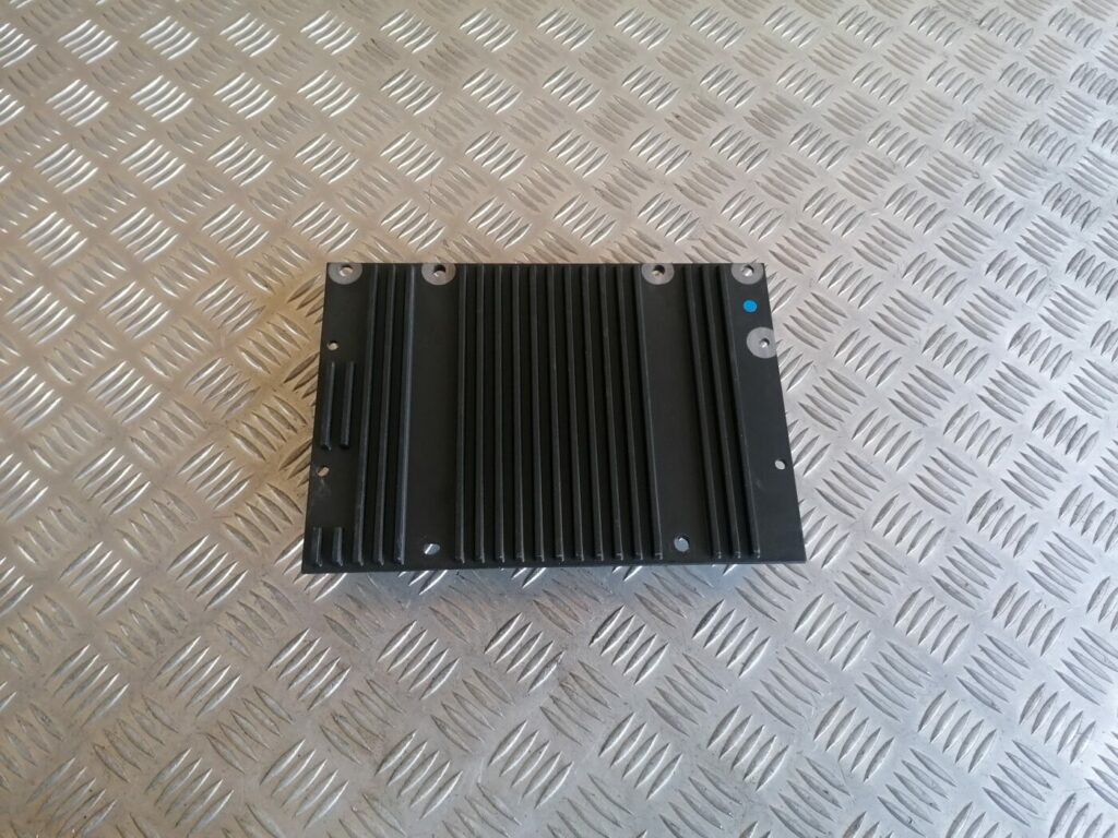 Audio pastiprinātāja bloks priekš VOLVO C30 2008 SILVER 3 Audio pastiprinātāja bloks priekš VOLVO C30 2008 SILVER