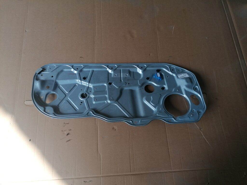 Stikla pacelšanas mehānisma panele priekš VOLVO C30 2008 SILVER