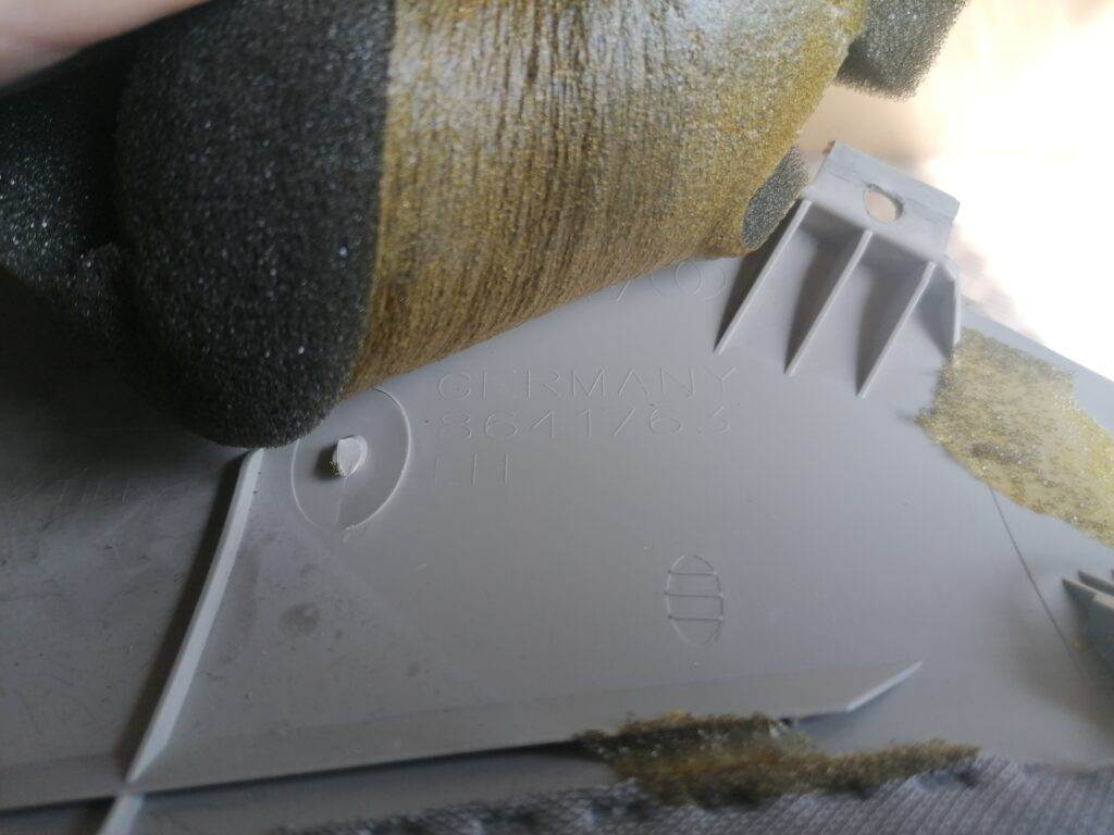 Priekšējas salona statnes apdare priekš VOLVO C30 2008 SILVER 3 Priekšējas salona statnes apdare priekš VOLVO C30 2008 SILVER