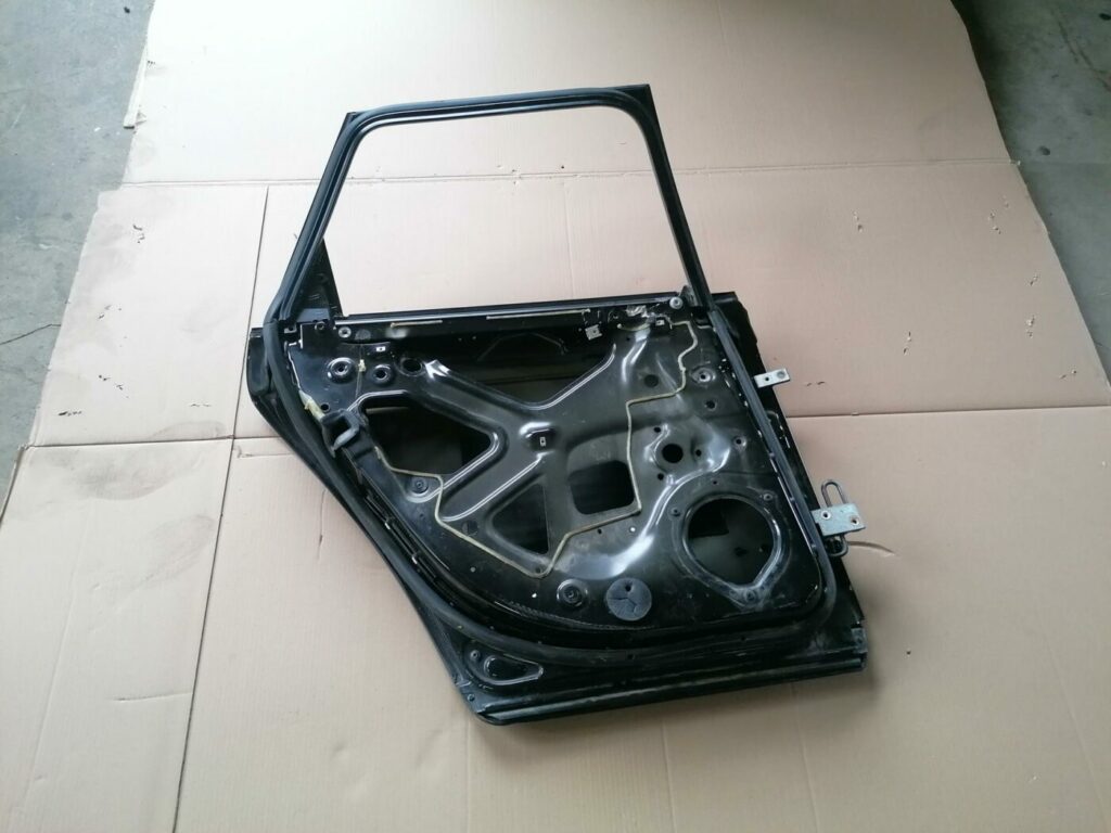 Aizmugurējās kreisās durvis priekš AUDI A4 2008 AVANT