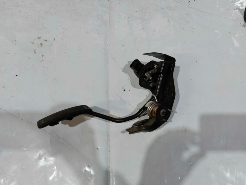 Gāzes pedālis priekš TOYOTA AVENSIS 2007