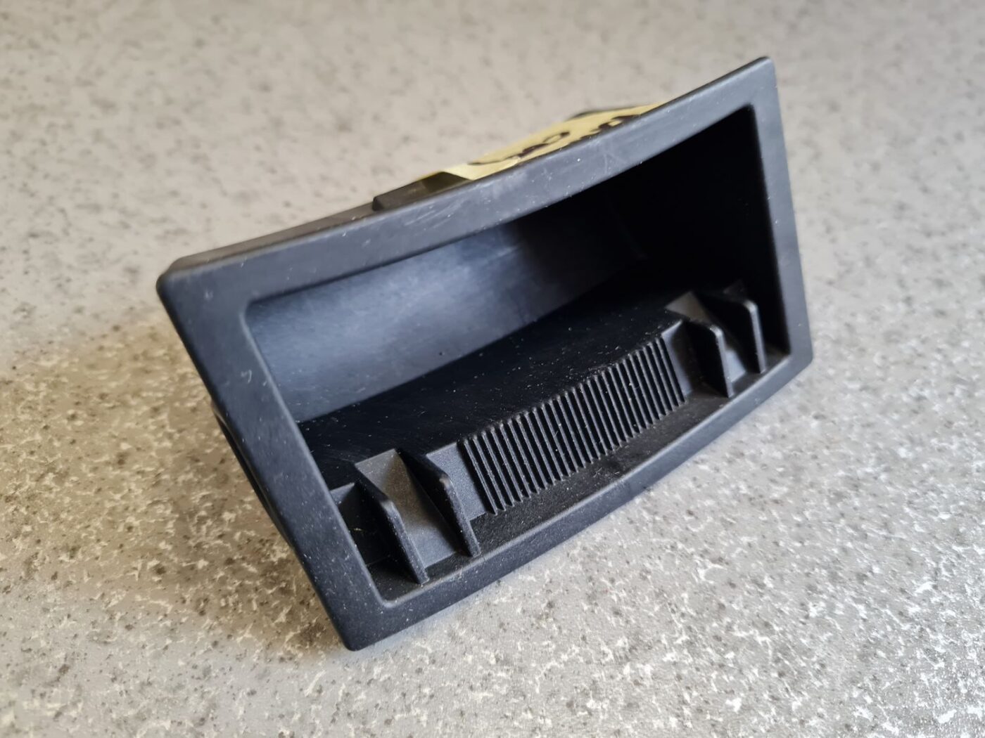 Pelnu trauks priekš KIA CEED 2007 2 Pelnu trauks priekš KIA CEED 2007