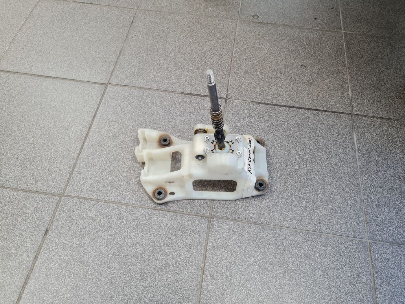 Ātrumu pārslēgšanas slēdzis priekš KIA CEED 2007 1 Ātrumu pārslēgšanas slēdzis priekš KIA CEED 2007