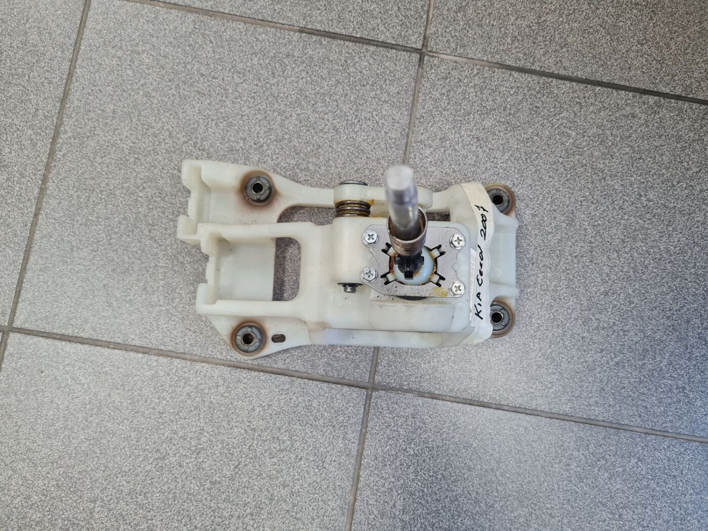 Ātrumu pārslēgšanas slēdzis priekš KIA CEED 2007 6 Ātrumu pārslēgšanas slēdzis priekš KIA CEED 2007