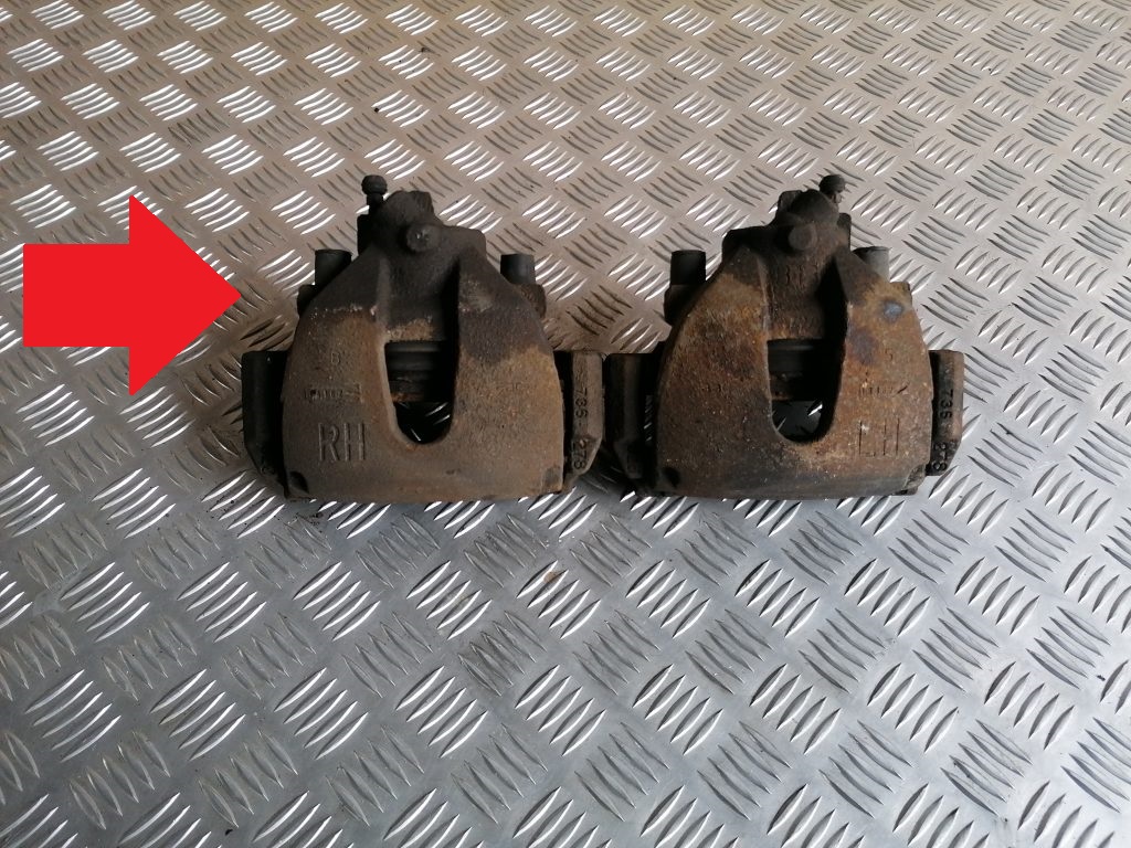 Priekšējais labais suports priekš VOLVO C30 2008 TURQUOISE