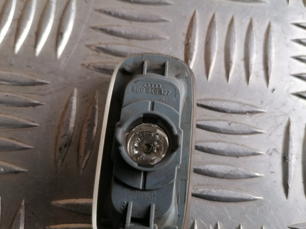 Pagrieziena signala lukturis priekš AUDI A6 AVANT 2006 3 Pagrieziena signala lukturis priekš AUDI A6 AVANT 2006