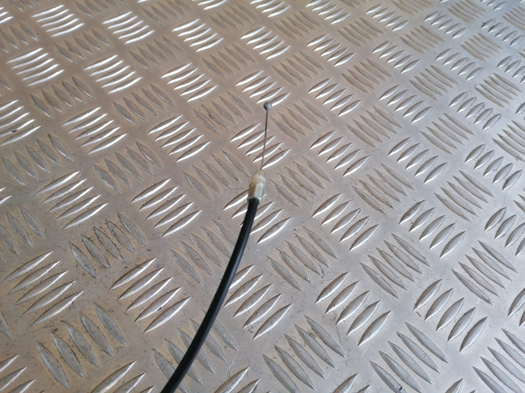 Pārsega slēdzenes trose priekš CITROEN C-CROSSER 2009