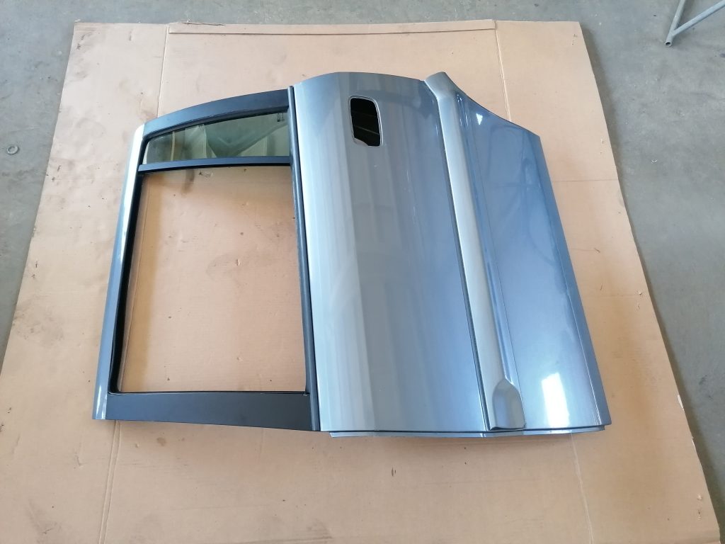 Aizmugurējās kreisās durvis priekš OPEL ZAFIRA 2004 1 Aizmugurējās kreisās durvis priekš OPEL ZAFIRA 2004