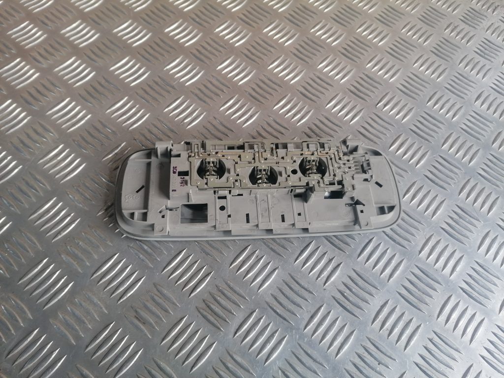 Aizmugurējo sēdvietu apgaismojums priekš VW GOLF VARIANT 2012