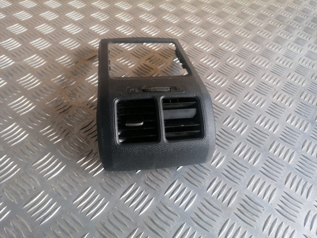 Centrālās konsoles gaisa vads priekš VW GOLF VARIANT 2012 2 Centrālās konsoles gaisa vads priekš VW GOLF VARIANT 2012