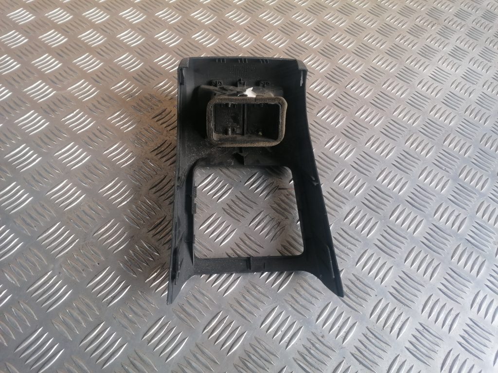 Centrālās konsoles gaisa vads priekš VW GOLF VARIANT 2012 3 Centrālās konsoles gaisa vads priekš VW GOLF VARIANT 2012