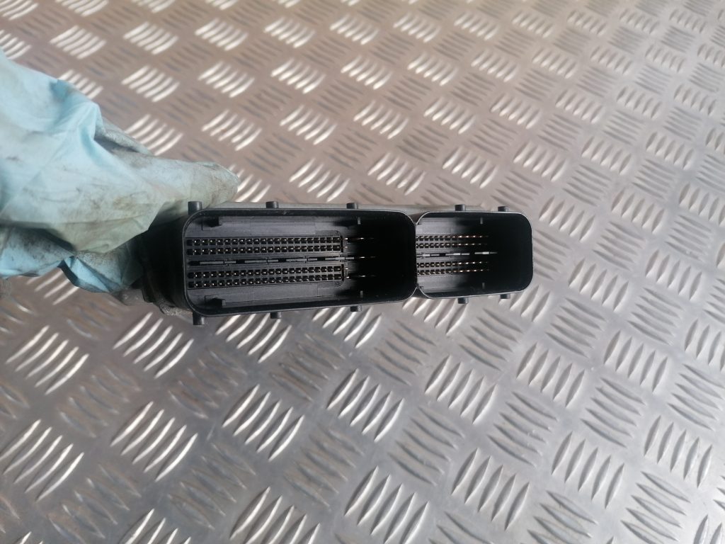 Dzinēja vadības bloks priekš VW GOLF VARIANT 2012