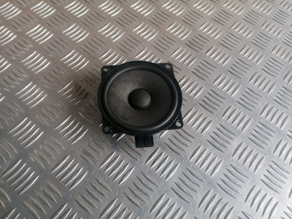 Durvju skaļrunis, apakšā priekš VW GOLF VARIANT 2012