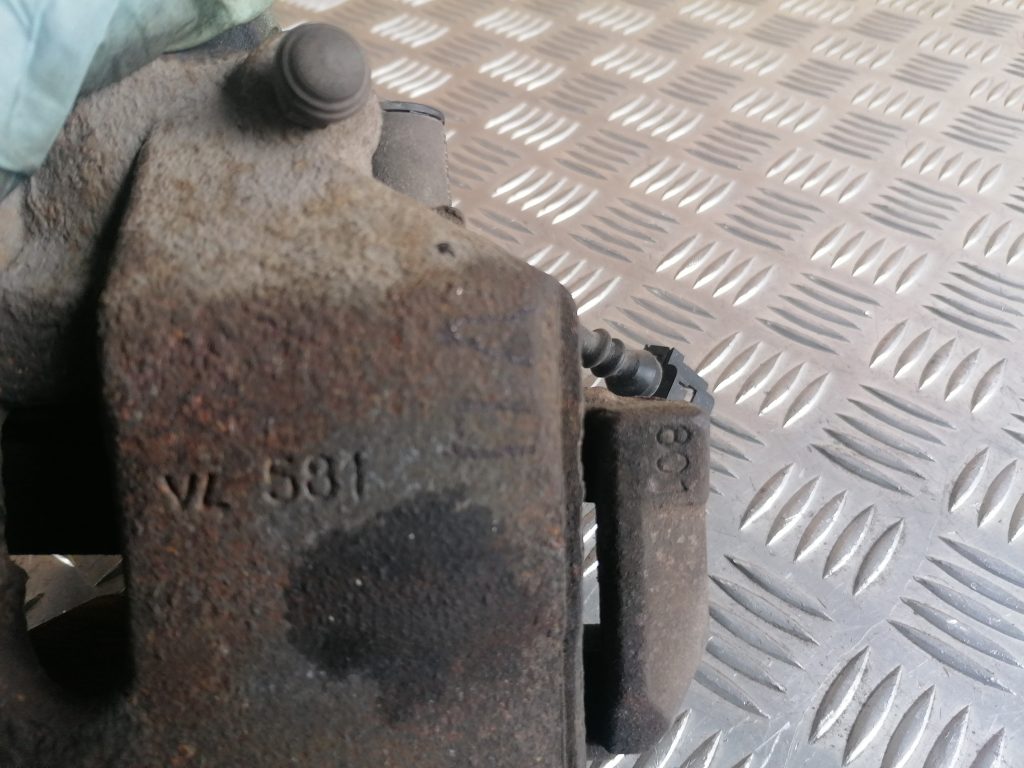 Priekšējais kreisais suports priekš VW GOLF VARIANT 2012 4 Priekšējais kreisais suports priekš VW GOLF VARIANT 2012