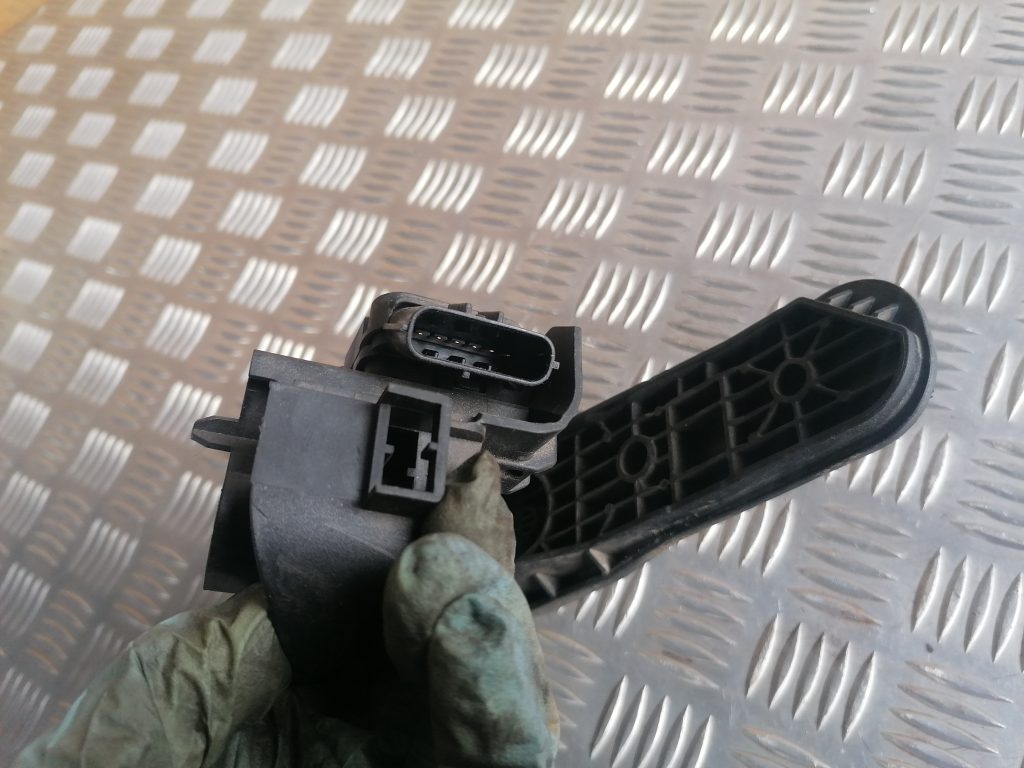 Gāzes pedālis priekš VW GOLF VARIANT 2012 3 Gāzes pedālis priekš VW GOLF VARIANT 2012