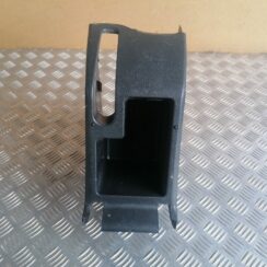 Centrālās konsoles nodalījums priekš VW GOLF VARIANT 2012