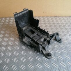 Akumulatora pamatnes kronšteins priekš VW GOLF VARIANT 2012