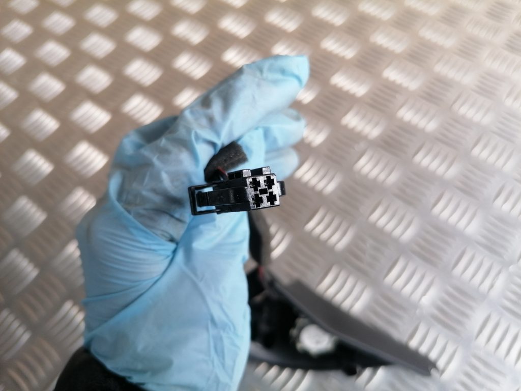 Durvju spoguļa apdares uzlika salonā (ar skaļruni) priekš VW GOLF VARIANT 2012 3 Durvju spoguļa apdares uzlika salonā (ar skaļruni) priekš VW GOLF VARIANT 2012