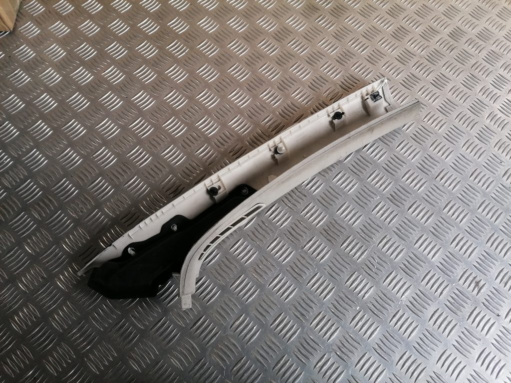 Priekšējas salona statnes apdare priekš VW GOLF VARIANT 2012 2 Priekšējas salona statnes apdare priekš VW GOLF VARIANT 2012