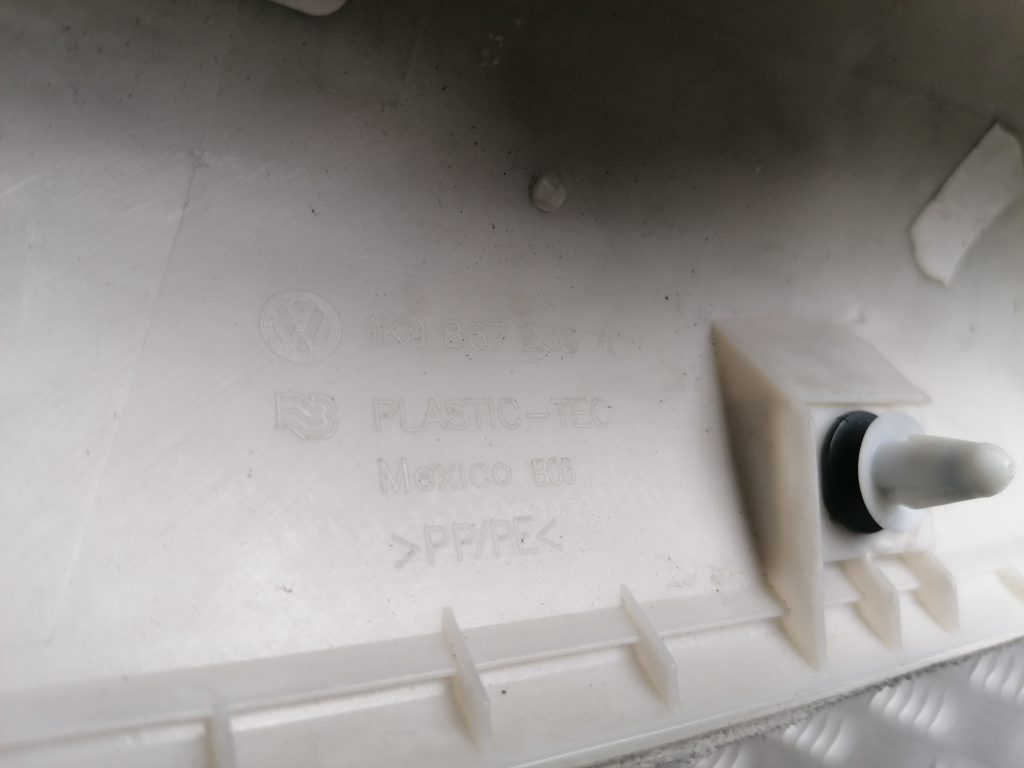 Priekšējas salona statnes apdare priekš VW GOLF VARIANT 2012 3 Priekšējas salona statnes apdare priekš VW GOLF VARIANT 2012