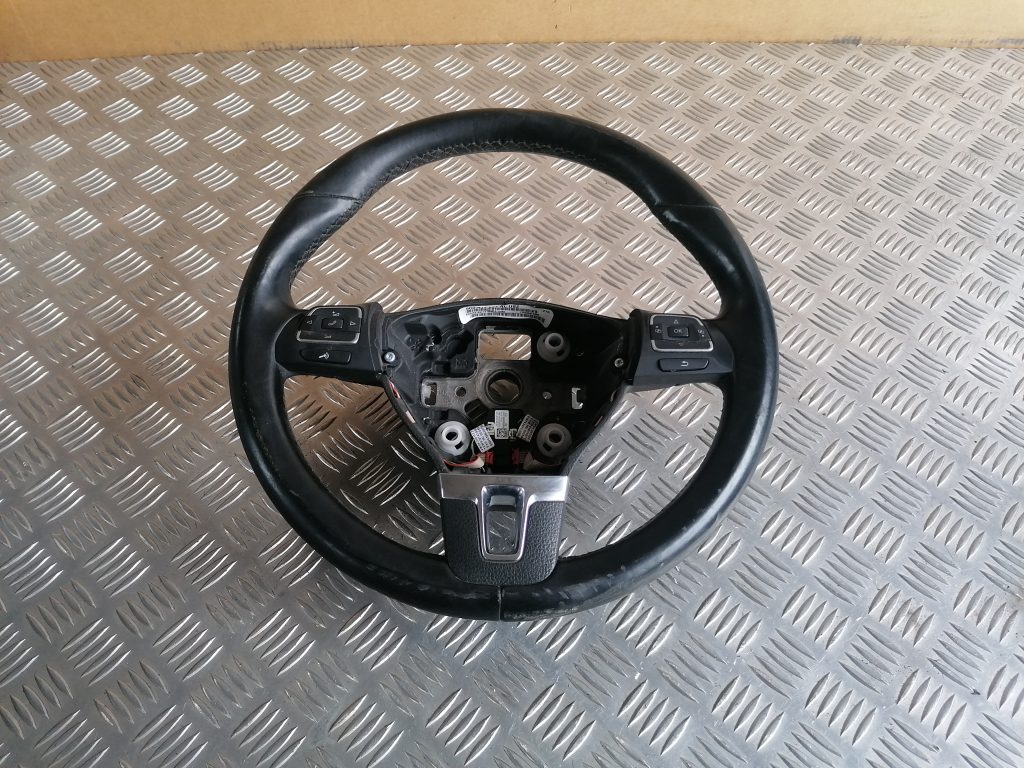 Stūre priekš VW GOLF VARIANT 2012 1 Stūre priekš VW GOLF VARIANT 2012