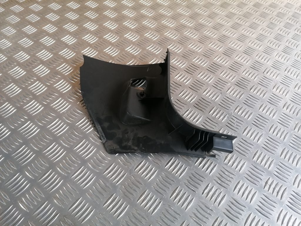 Sliekšņa priekšēja kreisa uzlika (salonā) priekš VW GOLF VARIANT 2012 2 Sliekšņa priekšēja kreisa uzlika (salonā) priekš VW GOLF VARIANT 2012