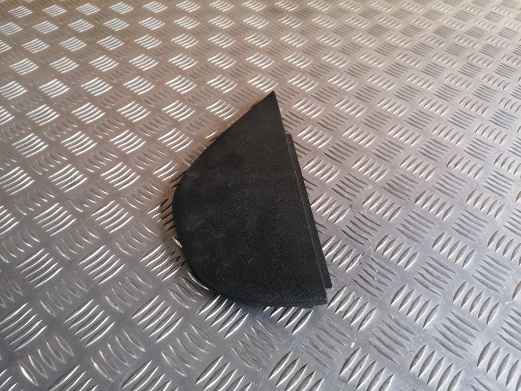 Mērinstrumentu paneļa sānu apdare priekš VW GOLF VARIANT 2012 1 Mērinstrumentu paneļa sānu apdare priekš VW GOLF VARIANT 2012