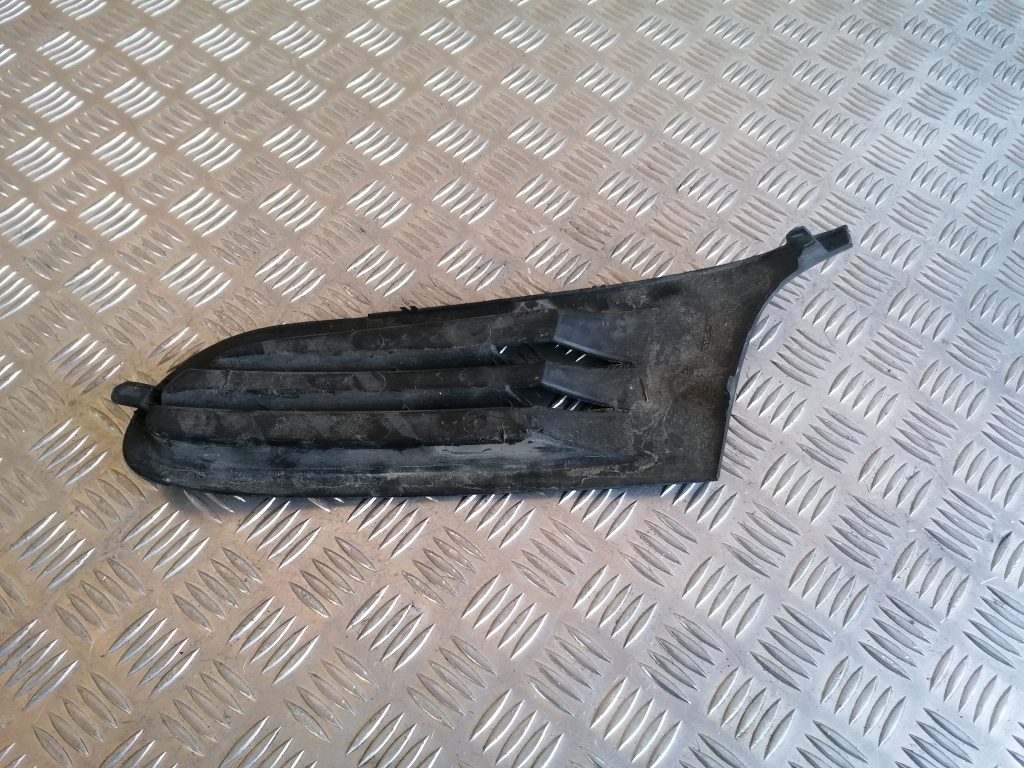 Miglas luktura reste, pa labi priekš VW GOLF VARIANT 2012 2 Miglas luktura reste, pa labi priekš VW GOLF VARIANT 2012