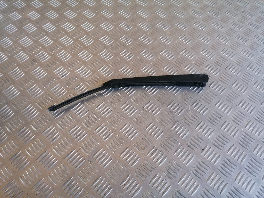 Aizmugurējā loga tīrītāja slotiņa priekš VW GOLF VARIANT 2012 1 Aizmugurējā loga tīrītāja slotiņa priekš VW GOLF VARIANT 2012