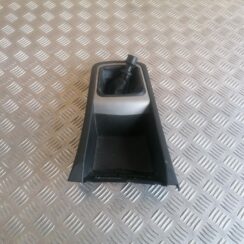 Centrālās konsoles (apdares) vidēja daļa priekš KIA CEED 2007