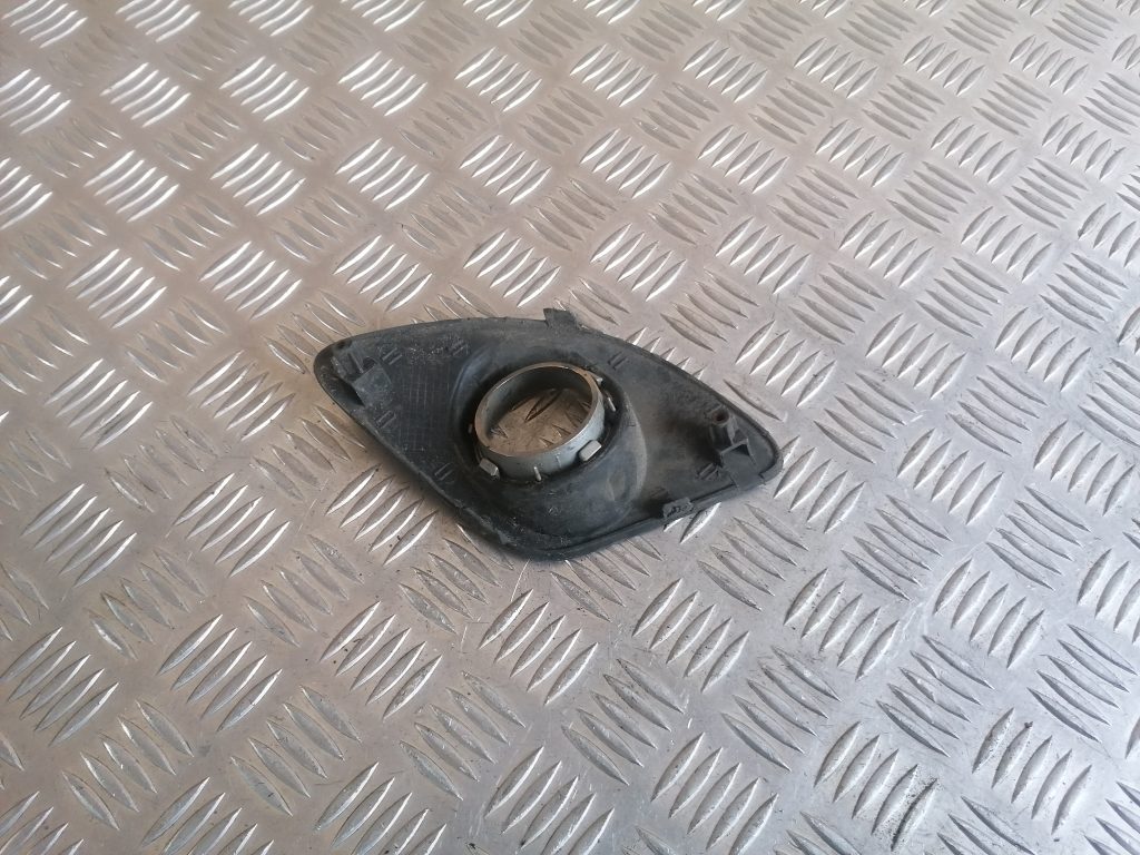 Miglas luktura reste, pa labi priekš KIA CEED 2007 2 Miglas luktura reste, pa labi priekš KIA CEED 2007